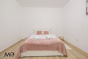 MoHost Properties