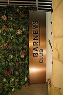 Barneys Club B&b