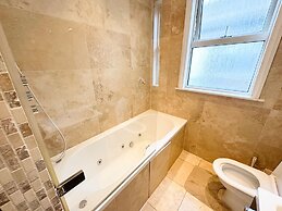 Attractive Wembley Stadium Maisonette
