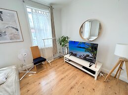 Attractive Wembley Stadium Maisonette