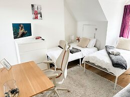 Attractive Wembley Stadium Maisonette