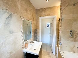 Attractive Wembley Stadium Maisonette