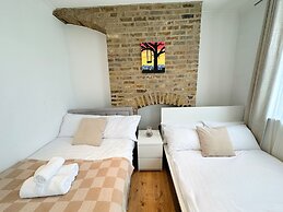 Attractive Wembley Stadium Maisonette