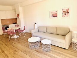 Pink Alta Apartment With Pool