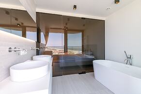 Huswell - Minimalist Coastal Luxury Panoramic View
