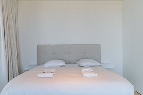Huswell - Minimalist Coastal Luxury Panoramic View