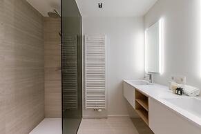 Huswell - Minimalist Coastal Luxury Panoramic View