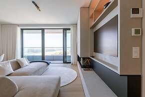 Huswell - Minimalist Coastal Luxury Panoramic View
