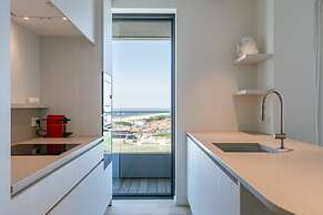 Huswell - Minimalist Coastal Luxury Panoramic View