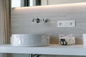 Huswell - Minimalist Coastal Luxury Panoramic View