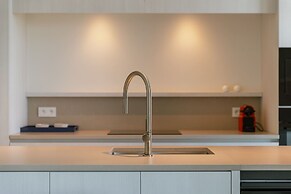Huswell - Minimalist Coastal Luxury Panoramic View