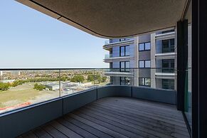Huswell - Minimalist Coastal Luxury Panoramic View