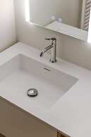 Huswell - Minimalist Coastal Luxury Panoramic View