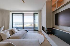 Huswell - Minimalist Coastal Luxury Panoramic View