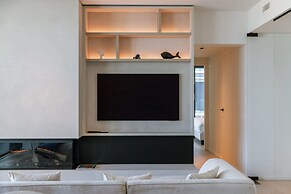 Huswell - Minimalist Coastal Luxury Panoramic View