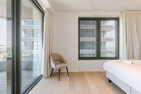 Huswell - Minimalist Coastal Luxury Panoramic View