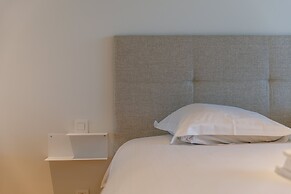 Huswell - Minimalist Coastal Luxury Panoramic View