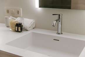 Huswell - Minimalist Coastal Luxury Panoramic View
