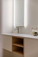 Huswell - Minimalist Coastal Luxury Panoramic View
