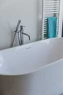 Huswell - Minimalist Coastal Luxury Panoramic View