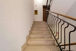w Stylish 2BR Near Navigli City Landmarks