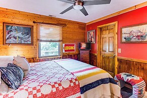 Screened Porch, Deck + Mtn Views: Andrews Retreat!