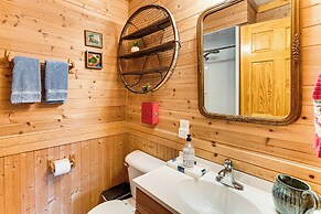 Screened Porch, Deck + Mtn Views: Andrews Retreat!