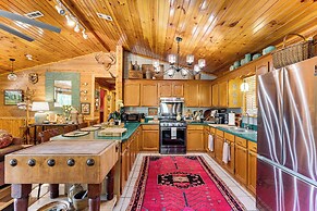 Screened Porch, Deck + Mtn Views: Andrews Retreat!