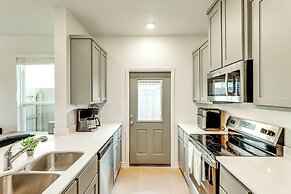 2 Mi to Downtown Temple: Newly Built Townhome!