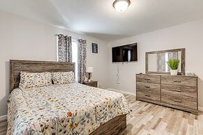2 Mi to Dtwn Attleboro: Pet-friendly Apt!