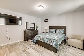 2 Mi to Dtwn Attleboro: Pet-friendly Apt!
