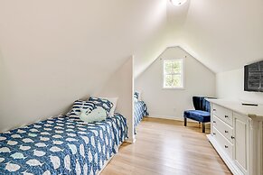 Pool, Lake Views, Dock & More: Mt Vernon Getaway