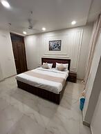 Hotel The Taj Park Way