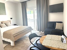 Stella's beachfront aparthotel