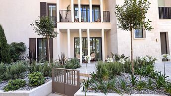 Qumi Porto Suites