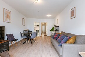 Huswell - Bright Stylish Apartment With Balcony