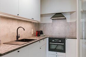 Huswell - Bright Stylish Apartment With Balcony