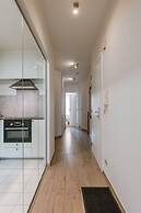 Huswell - Bright Stylish Apartment With Balcony