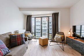Huswell - Bright Stylish Apartment With Balcony