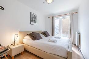 Huswell - Bright Stylish Apartment With Balcony