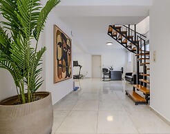 Foothills Turquoise Villa