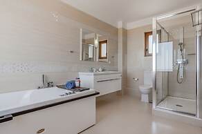 Arios Lux Villa