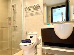 Emerald 307 - Studio With Balcony and Shared Pool