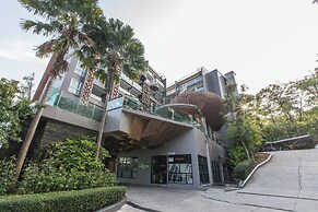 Emerald 307 - Studio With Balcony and Shared Pool