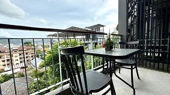 Emerald 307 - Studio With Balcony and Shared Pool