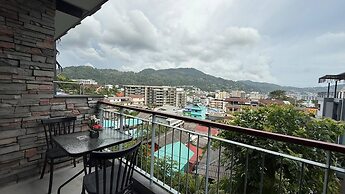 Emerald 307 - Studio With Balcony and Shared Pool