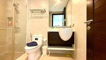 Emerald 307 - Studio With Balcony and Shared Pool