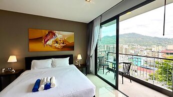Emerald 307 - Studio With Balcony and Shared Pool