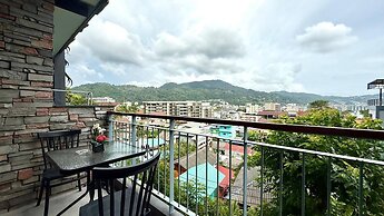 Emerald 307 - Studio With Balcony and Shared Pool