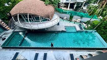 Emerald 307 - Studio With Balcony and Shared Pool